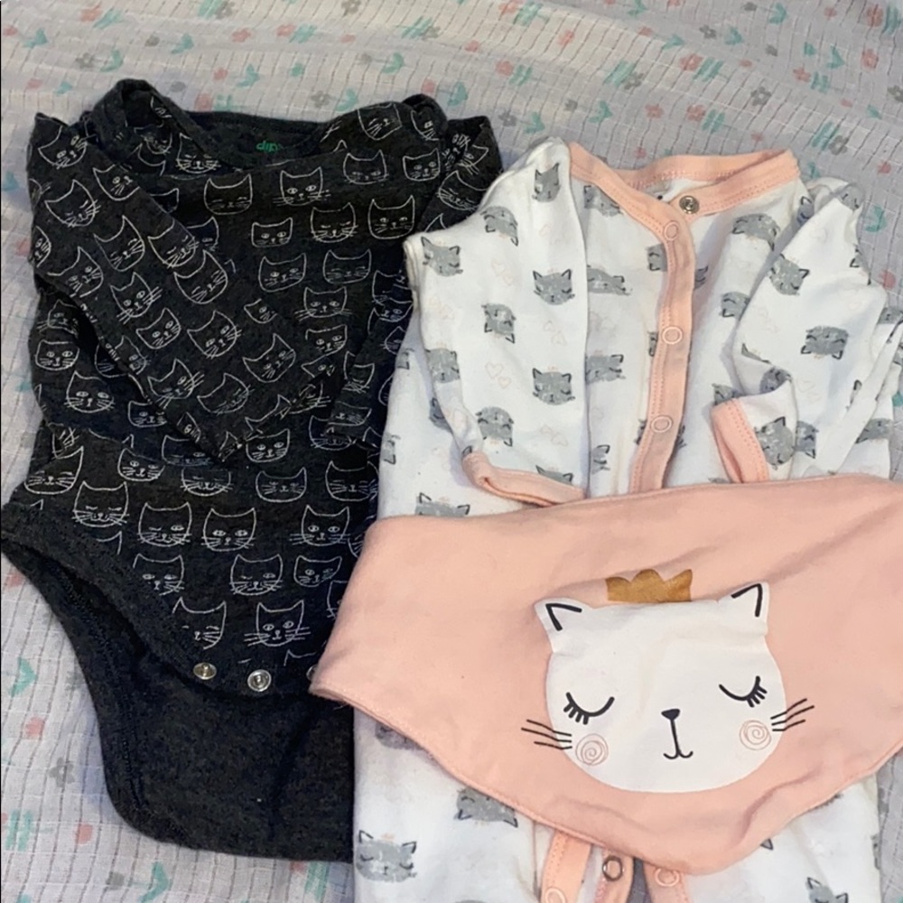 Two set Kitty outfits with bib